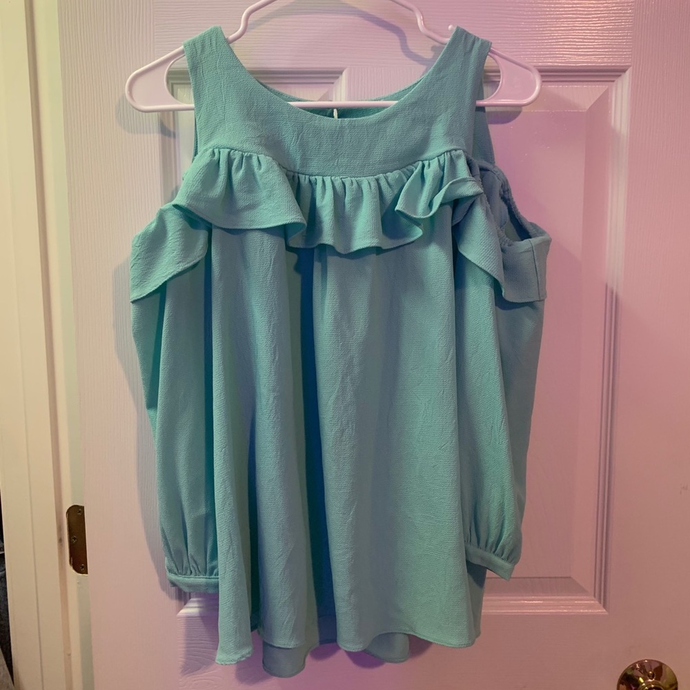 Entro off-the-shoulder top